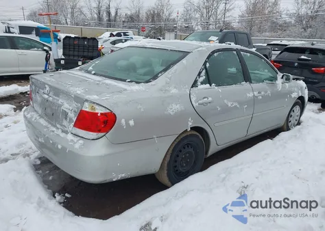 2005 Toyota Camry Le z USA, uszkodzony, nr VIN 4T1BE32K55U404322